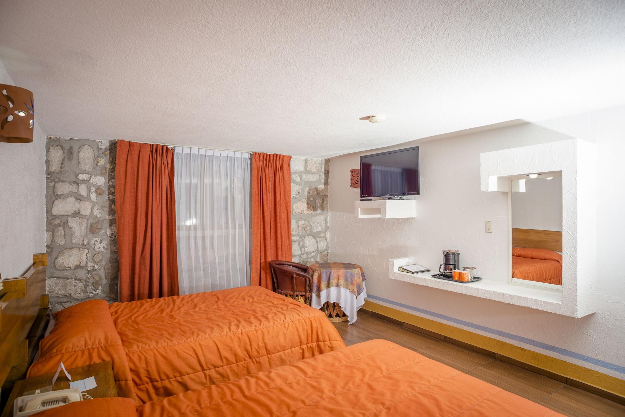 Howard Johnson By Wyndham Morelia Calle Real Kültér fotó