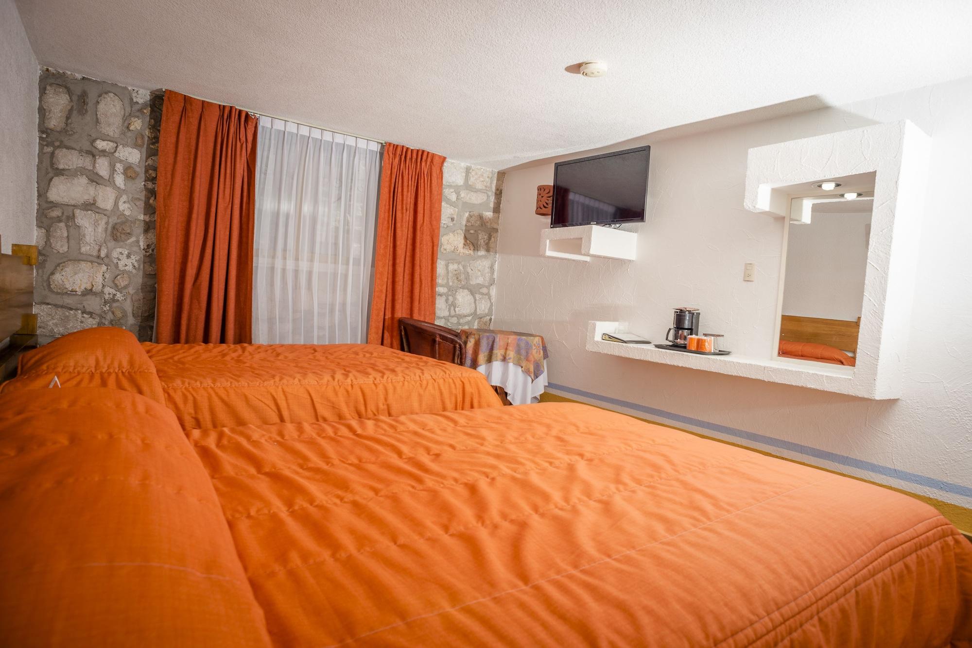 Howard Johnson By Wyndham Morelia Calle Real Kültér fotó