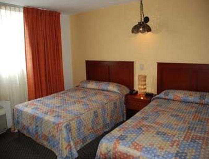 Howard Johnson By Wyndham Morelia Calle Real Szoba fotó